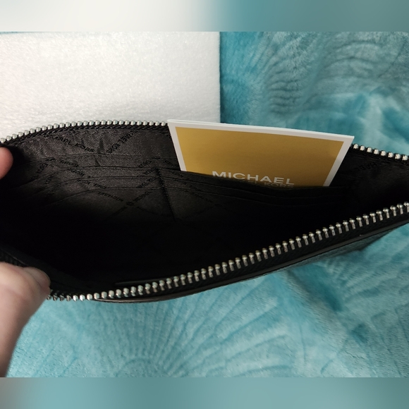 Michael Kors wristlet clutch - Picture 4 of 5